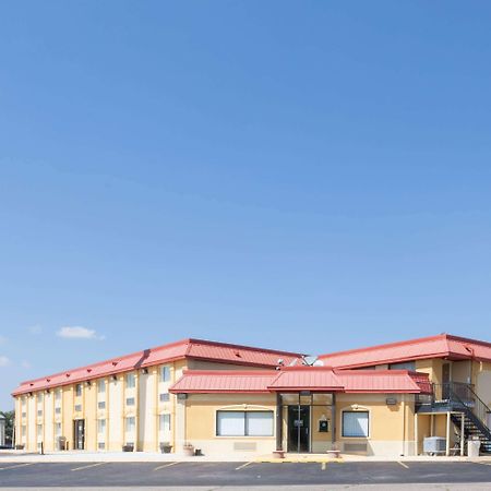 Super 8 By Wyndham Clinton Exterior foto