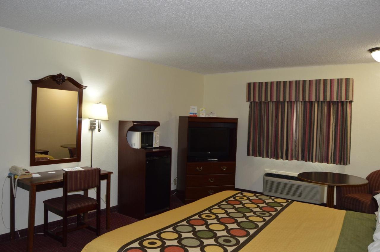 Super 8 By Wyndham Clinton Quarto foto